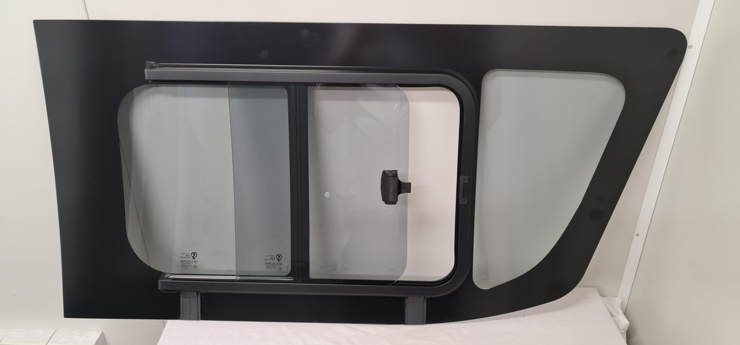 TOYOTA HIACE LWB 2019-ON | BONDED HALF SLIDING WINDOW – FRONT LH